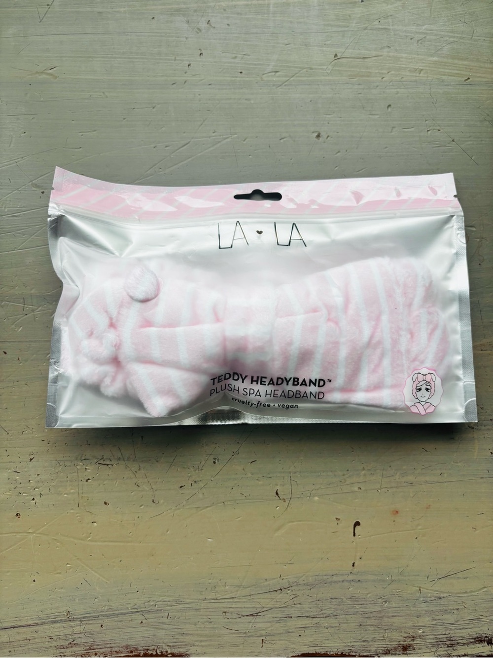 The creme shop + mixed skincare, make up, scent, headband, masks bundle set - Picture 14 of 15
